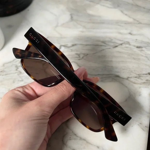 GUCCI| SQUARE TORTOISE SUNGLASSES - Picture 9 of 12